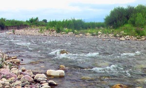 El gobierno dice que limpiará otra vez el río Arenales y los desagües pluviales de Salta