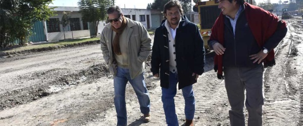 Gustavo Sáenz supervisa obras municipales en el barrio don Emilio