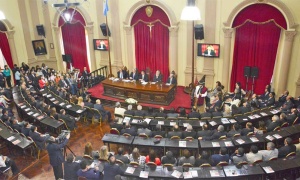 Un breve discurso le alcanza a Urtubey para repasar sus logros de ocho años de gobierno