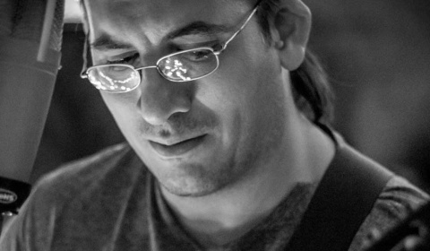 Indio Cansinos en el ciclo 'Compositores e intérpretes' de la Biblioteca Provincial
