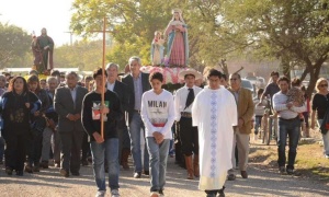 Andrés Zottos preside las fiestas patronales en Cobos