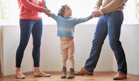 Unos padres deberán someterse a terapia psicológica antes de acordar sobre la guarda del hijo común