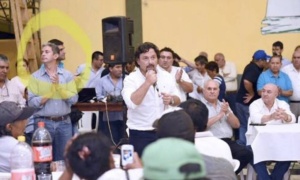El exministro de Urtubey (hoy funcionario de Sáenz) que aplaude mirando para otro lado