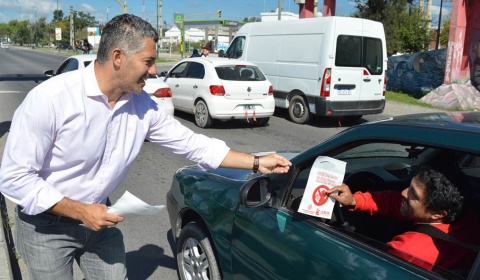 ‘Bolsitas ecológicas’ para los automovilistas que circulan por la avenida Paraguay