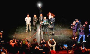 La banda ETA facilita a los mediadores la localización de sus arsenales
