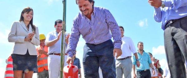 Biólogos de la UNSa en la plantación de árboles de Sáenz