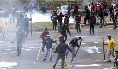 La protesta contra Lenín Moreno irrumpe en el Parlamento de Ecuador