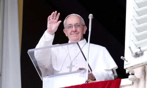 El Papa escribe al Arzobispo de París y expresa su condena a la violencia
