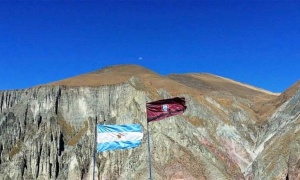 La imposible igualdad de las banderas en Salta