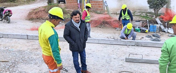 Sáenz visita el barrio El Carmen y asegura a sus vecinos ‘estar cumpliendo’ lo prometido