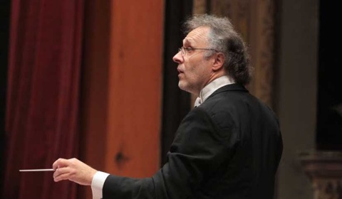 El suizo Nicolas Rauss dirige hoy a la Orquesta Sinfónica de Salta
