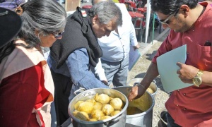 80 cocineras participaron en el 'mundial' de tamales y locro celebrado en Salta