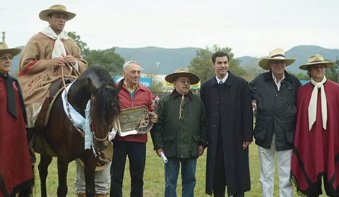 Urtubey participa en el acto de clausura del concurso nacional de caballos peruanos de paso