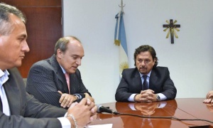 Extraño convenio suscrito por el intendente Sáenz y el procurador López Viñals