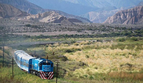 Exposición de fotografías sobre el Tren a las Nubes en el Centro Cultural América