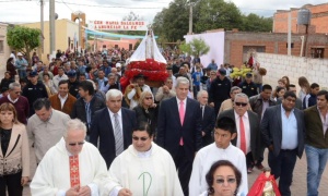 Zottos acompaña la procesión de la Virgen de la Merced en El Jardín