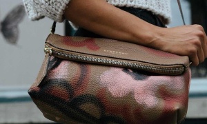 Tres años de prisión en suspenso y multa para una mujer que introdujo drogas en una comisaría de Orán