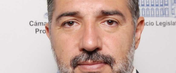 Urtubey estrena su nuevo estado civil destituyendo a un ministro