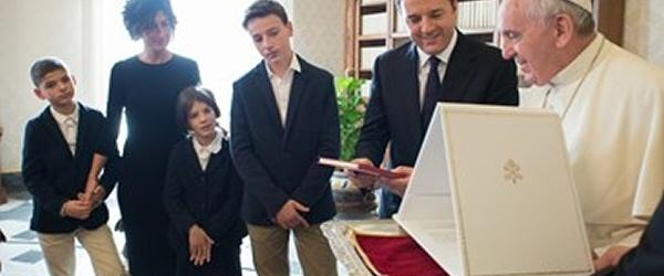 El papa Francisco recibe la visita oficial del Premier italiano Matteo Renzi
