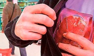 Un hombre de 67 años pasa seis meses en prisión por intentar robar jamón crudo