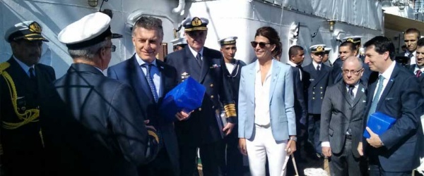 Macri celebra el Día de la Independencia a bordo de la Fragata Libertad en Hamburgo