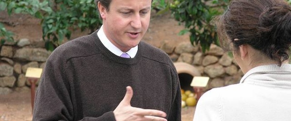 David Cameron admite haber tenido participaciones en un fondo offshore de su padre