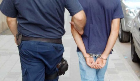 Se mete en la cama de una pareja, abusa de la mujer y no entra en prisión preventiva
