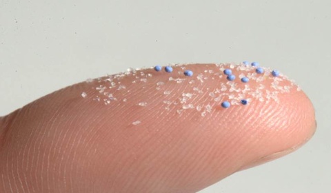 Microplásticos en el agua potable y algunos alimentos