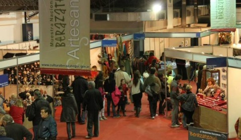 Artesanos de la comunidad wichi de Salta participan en la Feria Nacional de Artesanías