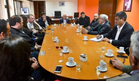 López Arias también utiliza las oficinas del gobierno para reuniones partidarias