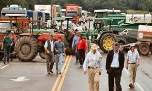 Los productores del campo refuerzan su presencia en las rutas y anuncian nuevos cortes