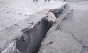 Fiscales 'preventivos' mandan a tapar el agujero abierto en una céntrica esquina de Salta