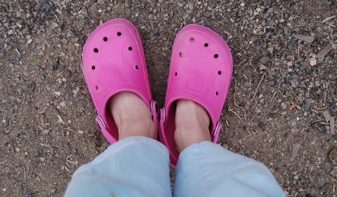 Ocho meses de cárcel por violar la cuarentena e intentar robar un par de 'crocs'
