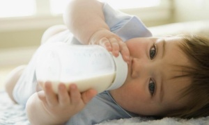 Un juez condena al IPS a costear una leche especial a una afiliada en riesgo de pobreza crónica