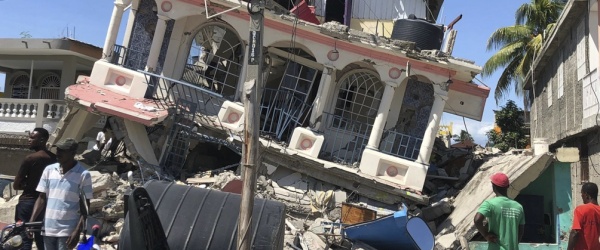 Al menos 1.297 muertos en el terremoto de Haití y se mantiene la búsqueda de supervivientes