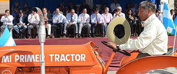 El gobernador Urtubey participa en la fiesta provincial del tabaco en Chicoana