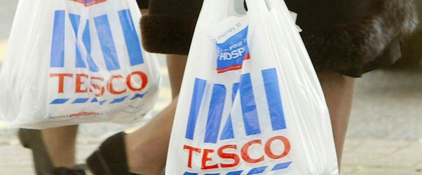 Las bolsas de plástico gratuitas de los supermercados obstruyen los desagües pluviales en Salta