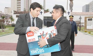 El ministro Oliver entrega a la Policía las biromes prometidas