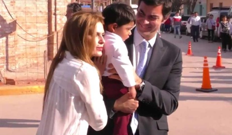 Urtubey y Macedo pasean su amor en la procesión de San Francisco Solano en El Galpón