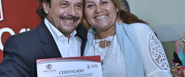 Sáenz felicita a los 1700 alumnos que acabaron sus estudios en la Escuela de Artes y Oficios