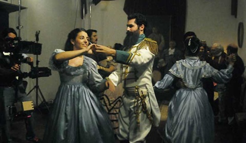 El cinemóvil proyecta hoy la miniserie 'Güemes' en El Bordo