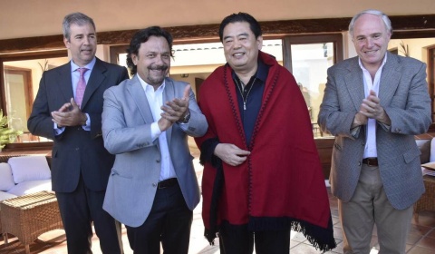 Sáenz almuerza en Salta con políticos y empresarios chinos