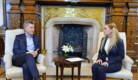 Macri llama a 'recomponer el orden democrático en Venezuela'