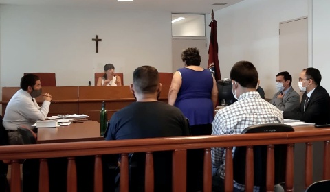 Primera jornada del juicio contra el hombre acusado de matar de una puñalada a su pareja masculina