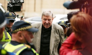 George Pell, tesorero del Vaticano, condenado por violar a un niño de 13 años y abusar de otro