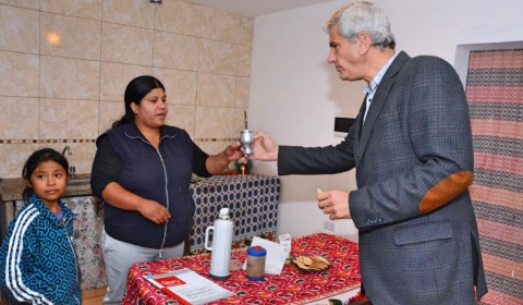 Zottos vuelve a las repartijas oficiales y desayuna con Criollitas