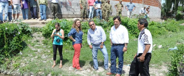 La Municipalidad limpia el canal Oeste antes del comienzo de la temporada de lluvias