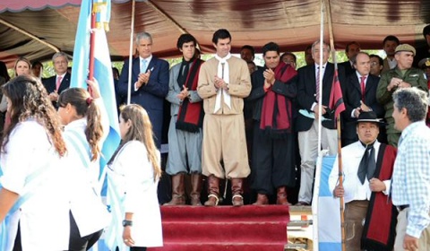 Actos oficiales en El Bordo por el aniversario de la Revolución de Mayo