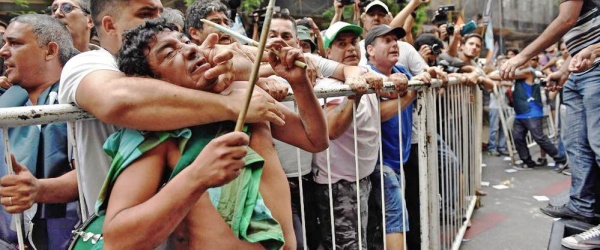 Sindicalistas señalan al kirchnerismo por los incidentes en la marcha de la CGT