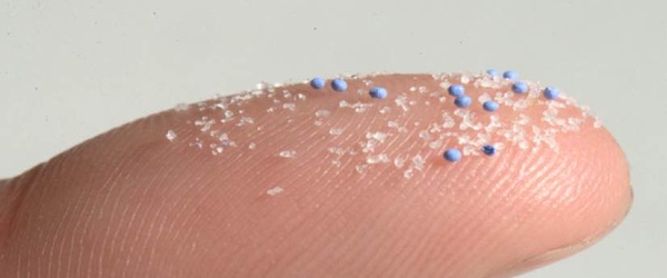 Microplásticos en el agua potable y algunos alimentos